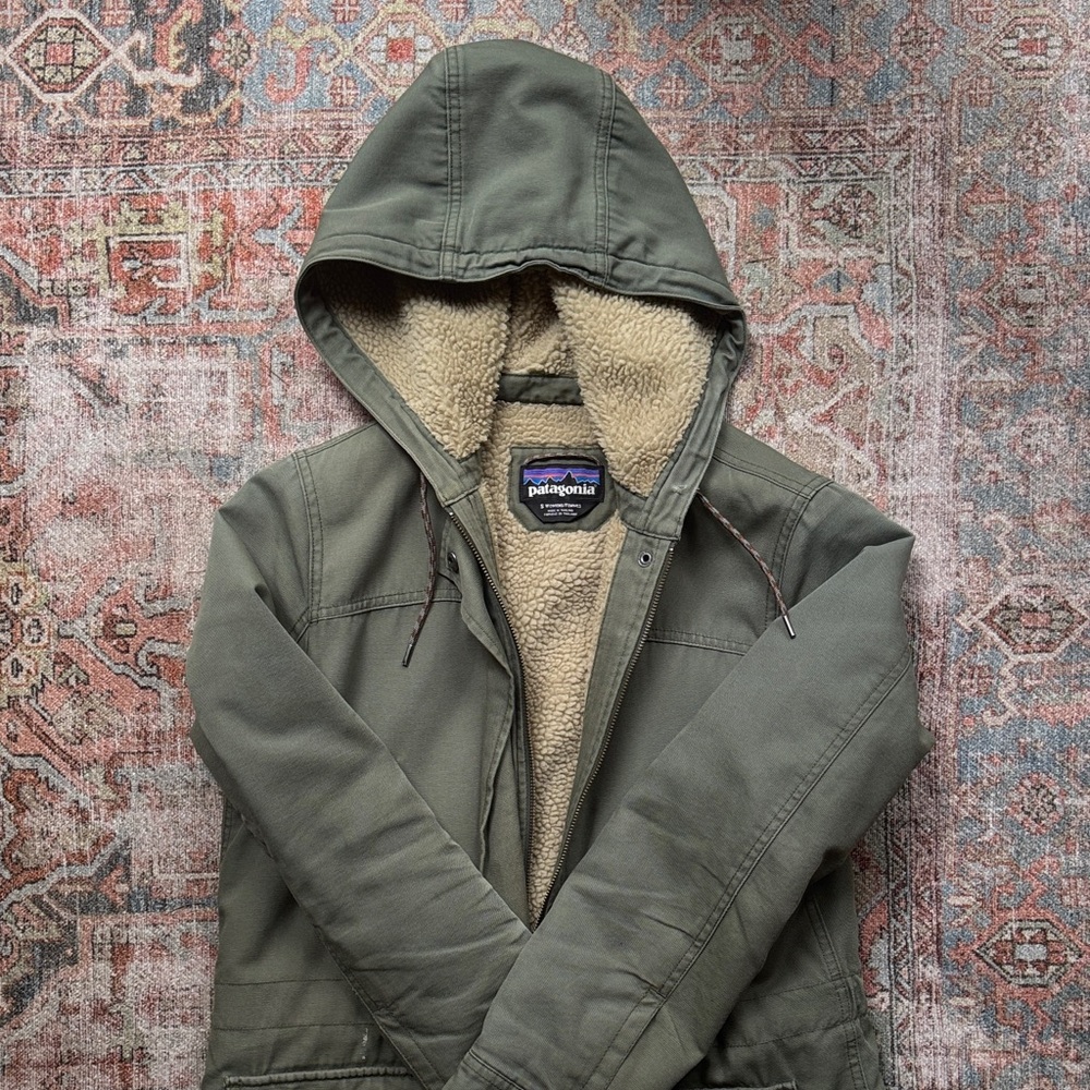 Patagonia Women's Green Insulated Prairie Dawn Parka - Picture 5 of 9